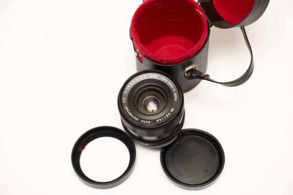 Auto Universar PC 28/2.8 lens.
