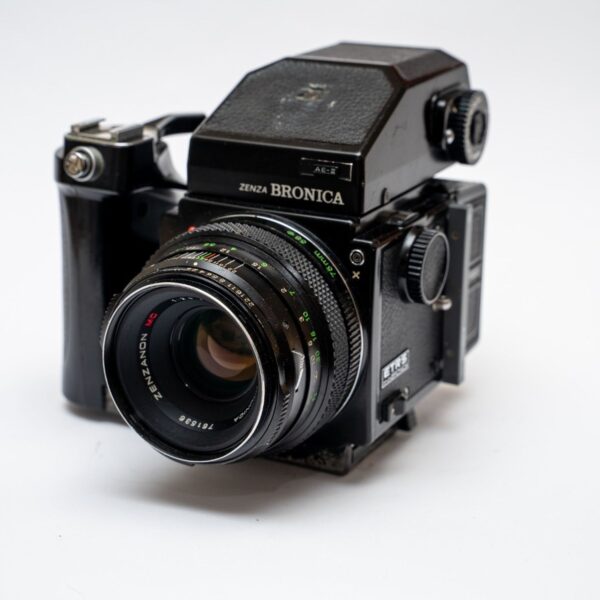 Bronica ETRS;  Zenzanon MC 2.8 75mm lens;  Speed Grip E;  Matte glass with raster and slanted wedge; AEII prism with light metering; 120 film back with ETRS.