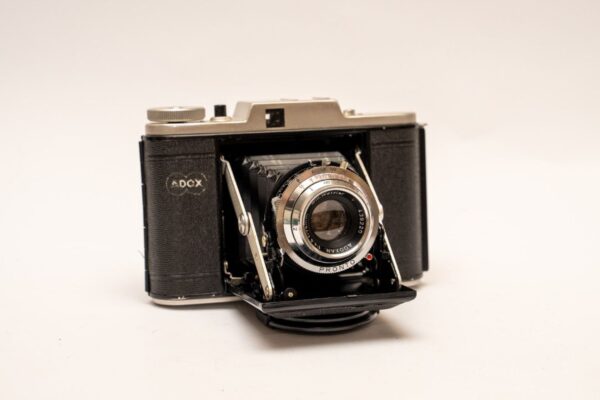 Adox Golf; Adoxar 75/4.5 lens; Leather case; Very rare sun visor.