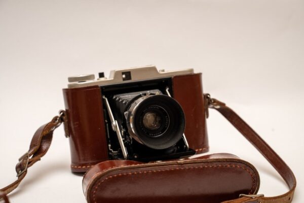 Adox Golf; Adoxar 75/4.5 lens; Leather case; Very rare sun visor.