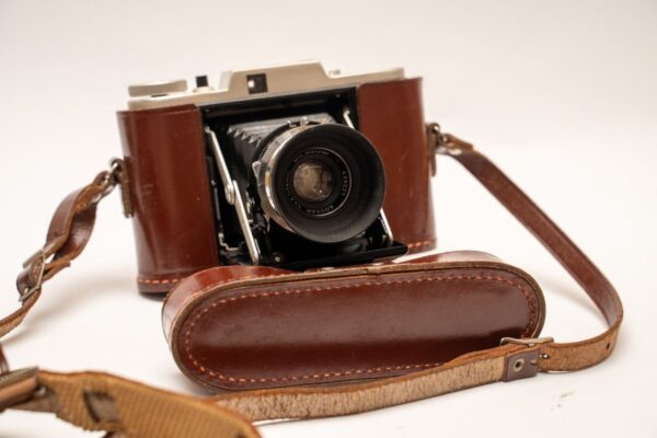 Adox Golf; Adoxar 75/4.5 lens; Leather case; Very rare sun visor.