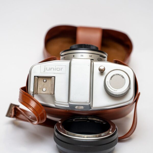 Automatic Necka Junior 6x6 camera. Original leather case.