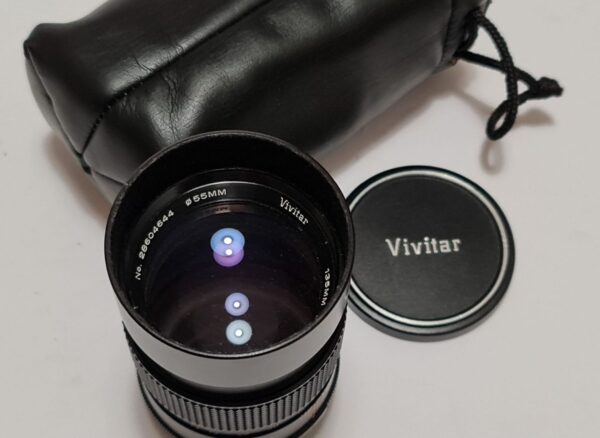 Vivitar 135/2.8 on M42 with both lids; Case.