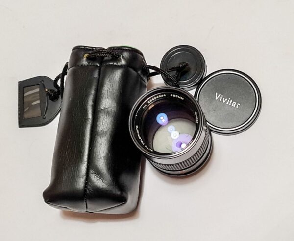 Vivitar 135/2.8 on M42 with both lids; Case.