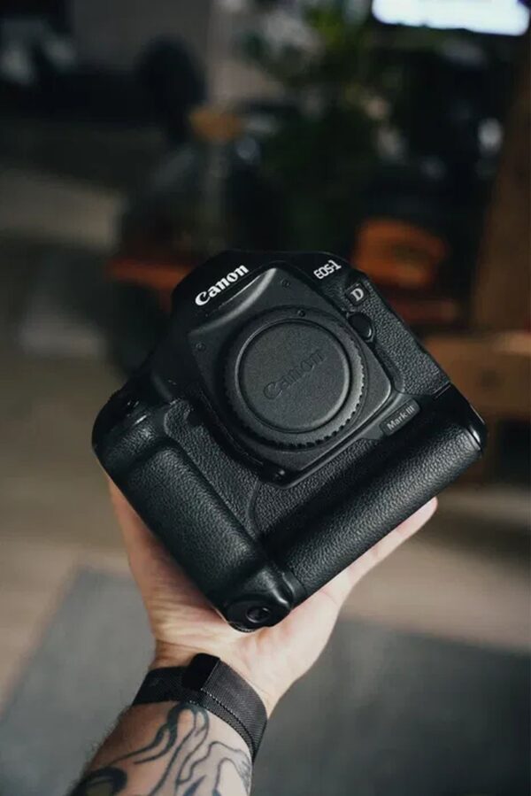 Canon EOS 1D Mark III with Tamron 28-75 (IF) Macro