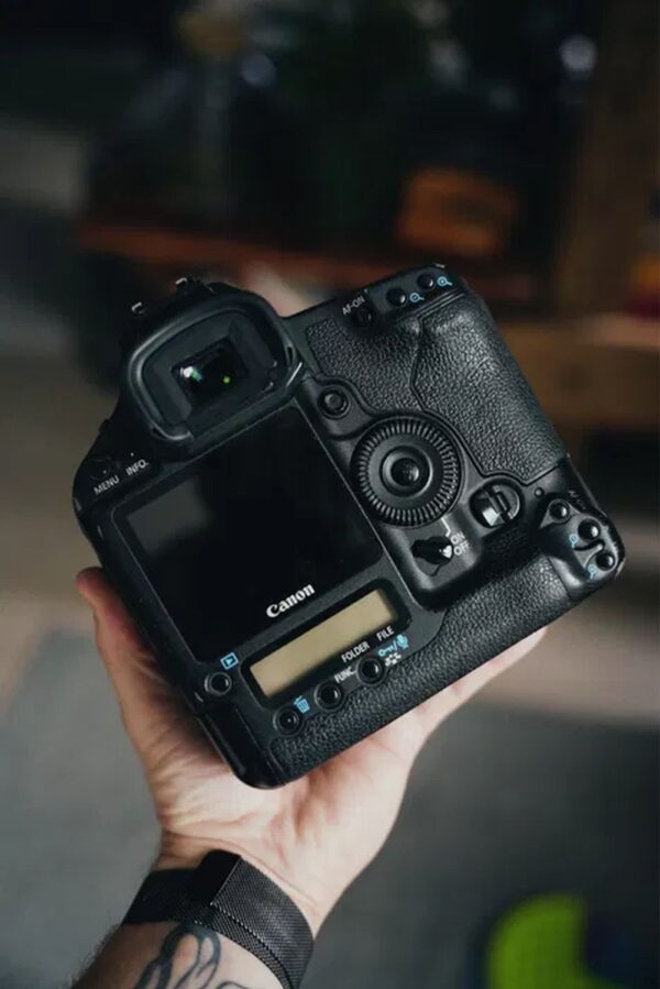 Canon EOS 1D Mark III with Tamron 28-75 (IF) Macro
