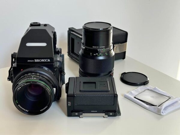 Mint Bronica ETRSi with accessories