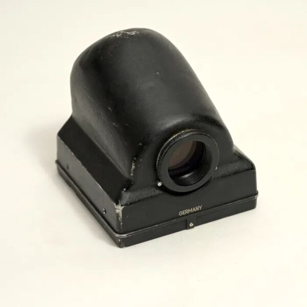 Rolleiflex 2.8F with Carl Zeiss Planar 2.8/80 mm lens