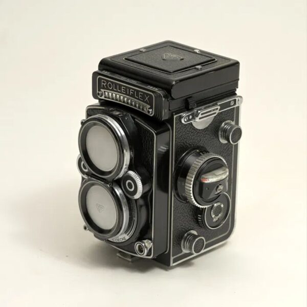 Rolleiflex 2.8F with Carl Zeiss Planar 2.8/80 mm lens