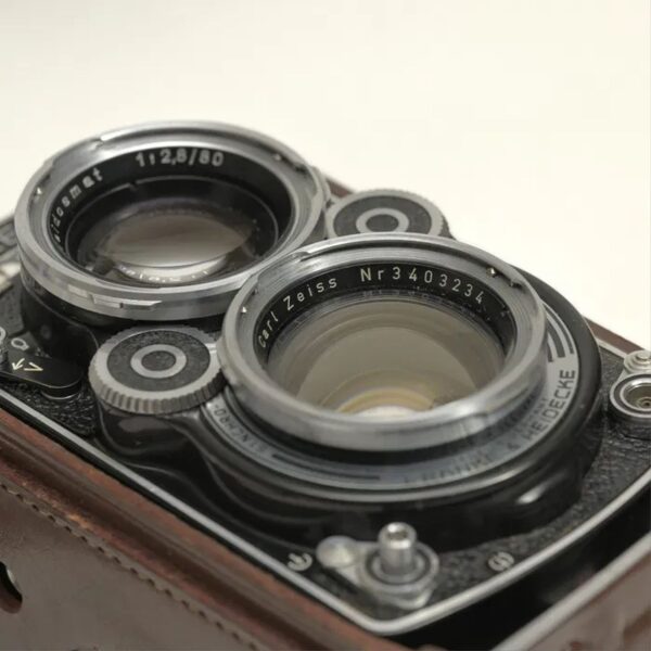 Rolleiflex 2.8F with Carl Zeiss Planar 2.8/80 mm lens