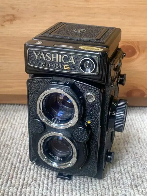 Yashica-Mat 124G with Yashinon 80mm f/3.5 lens