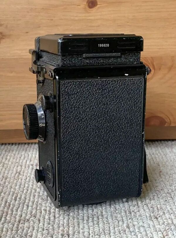 Yashica-Mat 124G with Yashinon 80mm f/3.5 lens